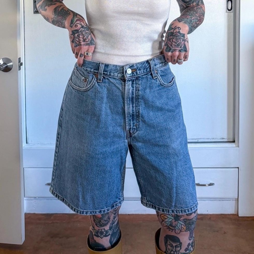 Vintage Y2K Levi's 550 denim shorts - Picture 3 of 8